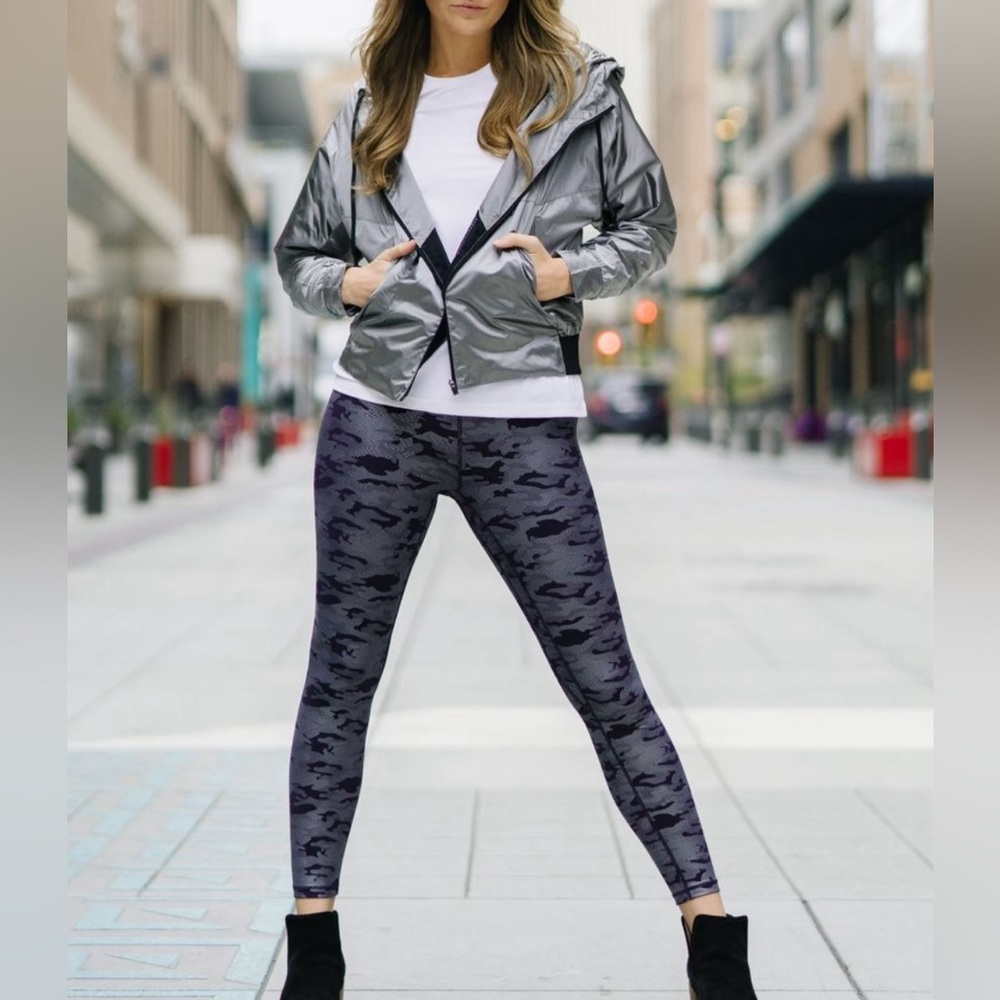 Zyia Active Women’s Silver Camo Supreme Hi-Rise Size‎ 12 Leggings Metallic Sheen